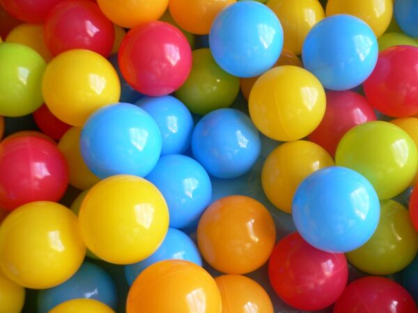 כדורים צבעוניים בגודל 6 ס"מ 100 יח'